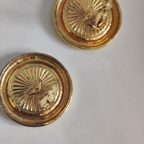 VTG Ben-Amun matte gold disc etched earrings - Picture 6 of 9